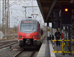 1428 012 und 1428 010 (im Bild) in Duisburg als Re 47 mit dem Ziel Münster. Februar 2026.
