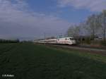 Nachschuss von 401 010-4 „Gelsenkirchen“ als ICE 892 Leipzig – Kiel bei Podelwitz.