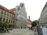(128'593) - Eingepacktes Haus in Mnchen am 11.