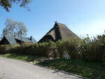 (254'687) - Schilfdachhaus am 2.