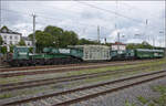Der Trafotransport mit 84 80 9960 005-0 D-KHR musste aufgrund Zeitverlusts durch eine Streckensperrung in Villingen Zwangspause machen.