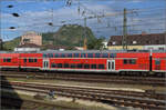 Dosto D-DB 50 80 26-81 285-1 DBpza der Schwarzwaldbahn vor 146 231 in Singen.