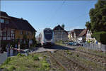 IC2 4913 wird von 147 587 durch Allensbach geschoben.