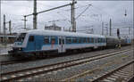 Steuerwagen der RB 31 nach Moers ist D-GfF 50 80 80 34 110-2 Bnrbdzf mit Wittenberger Kopf. Duisburg, Februar 2026.