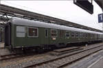 Der Ex-Silberling ABDn 40 487 der GfE im Dampfzug nach Villingen. Rottweil, Oktober 2026.
