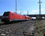 146 244-9 fhrt in Regensburg mit ein RE Nrnberg ein.