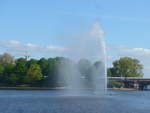 (204'881) - Springbrunnen mit Lombardsbrcke am 11.