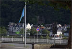 St. Goar mit den Zinnen des nördlichen Portals des Bank-Tunnels auf der linken Rheinstrecke. Juli 2024.