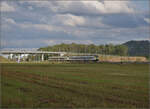 Markgräfler Land vor dem Fall der Blätter.

463 023 und 463 020 bei Auggen. Oktober 2024.