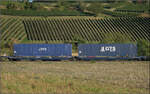 Der Wagen 35 80 4956 233-5 TEN D-VTGCH Sdggmrss im Zugverband mit Re 475 435.