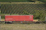 Der Wagen 83 85 4526 031-1 TEN CH-HUPAC Sdgnss im Zugverband mit 193 540 'Atomium'.