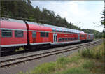 Zwischenwagen D-DB 50 80 26-81 282-8 DBpza im vertragswidrig kurzern Zug nach Karlsruhe, der von 146 229 �ber die Wasserscheide geschoben wird.