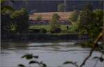 kbs-730-basel-bad-bahnhof-singen-ulmkonstanz-hochrheinbahn/739567/hochwasser-am-hochrheindem-oberwasser-vom-kraftwerk Hochwasser am Hochrhein.

Dem Oberwasser vom Kraftwerk Ryburg-Schwörstadt sieht man das Hochwasser nicht an, während in Deutschland ein 644 vorüberzieht. Juli 2021. 