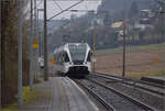 RABe 526 758 bringt mit zurück nach Singen. Bietingen, Februar 2025.