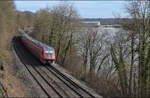 611 050 und 611 030 in der Rheinkurve zwischen den beiden Kraftwerken Schwörstadt und Rheinfelden. Riedmatt, März 2017