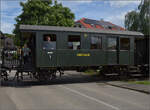 Kandertalbahn im Frhjahr.

Wagen CPwi 31 ist ein Halbgepckwagen und kommt von der Wohlen-Meisterschwanden-Bahn in der Schweiz. Er wurde 1916 von der SIG in Neuhausen zur Erstausstattung der Bahn geliefert und bekam die Bezeichnung CF 31. Hammerstein, Mai 2024.