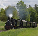 Kandertalbahn im Frhjahr.

Nebeneisenbahn-Museumszug mit Lok 30 bei Wollbach. Mai 2024.