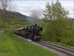 museum-12-737-weizen-fuetzen-zollhaus-blumberg-sauschwaenzlebahn-9/845942/saisonstart-bei-der-sauschwaenzlesbahn-50-2988 Saisonstart bei der Sauschwänzlesbahn. 

50 2988 am Südhang des Buchberges auf der unteren Ebene entlang der B 314. April 2024.