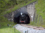 Saisonstart bei der Sauschwänzlesbahn. 

Einfahrt für 50 2988 aus dem Tunnel bei Grimmelshofen in den Bahnhof Grimmelshofen. April 2024.