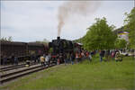 Saisonstart bei der Sauschwänzlesbahn. 

50 2988 ist von allen umlagert vor der Fahrt im Bahnhof Weizen. April 2024.