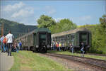 50 2988 kommt mit Umbauwagen auf dem Weg nach Blumberg gerade in Fützen an.