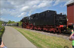 50 2988 kommt mit Umbauwagen auf dem Weg nach Blumberg gerade in Fützen an.