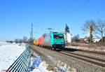 185 615-2 zieht bei Moosham einen Containerzug in Richtung Passau.