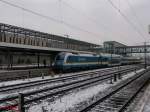 183 004 steht mit den ALX 354 in Regensburg HBF bereit.