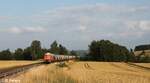 230 077 zieht ab Marktredwitz den 2683t schweren Getreidezug nach Hof bei Thölau, am Schluss schiebt 232 173 nach. 20.07.21