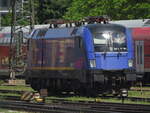 BR 182 521-5 von Beacon Rail im Blauen Beacon Design abgestellt im Vorfeld M�nchen Ostbahnhof.