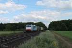 186 108 mit einem Containerzug bei der Stromkreistrennstelle Bischofsheim.