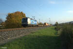 6193 813 zieht mit einem Containerzug bei Thüngersheim in Richtung Gemünden. 27.10.24