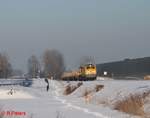 218 391-1 hat Marktredwitz verlassen mit einem Bauzug nach Neuenmarkt/Wirsberg und is hier kurz vor Waldershof.