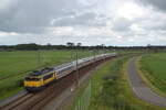 NS 1744 (Class 1700) fährt die Umleitung durch Kampen als  Intercity nach Amsterdam Centraal am 1.August.2023 