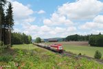 420 012 alias 223 032 mit einem Kesselzug aus Cheb nach Ingolstadt kurz hinter Pechbrunn.