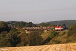 420 13 alias 223 034 zieht ein Kesselzug aus Cheb nach Ingolstadt über das Röslau Viadukt bei Seußen.