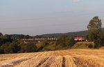 420 13 alias 223 034 zieht ein Kesselzug aus Cheb nach Ingolstadt über das Röslau Viadukt bei Seußen.