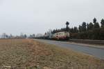 217 002 und V1253 ziehen bei Rothenstadt einen Kesselzug aus Cheb nach Ingolstadt.