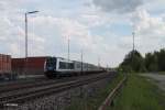 223 152 mit dem Containerzug Schweinfurt - Wiesau am Zielort.