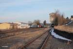 223 152 mit dem Containerzug Wiesau - Hamburg in Pechbrunn.