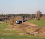 223 152 zieht kurz vor Reuth bei Erbendorf ein Kesselzug nach Weiden West zum Hauer. 27.04.21