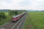 132 158 zieht bei Neudes den Kesselzug Bitterfeld - Neustadt/Donau.