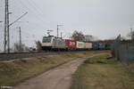 186 385-1 mit einem Containerzug in der Treuchtlinger Kurve in Nürnberg Hohe Marter.