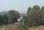 266 442 zieht den Rüdersdorfer Zementzug nach Regensburg durchs Naabtal.