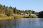 247 042 zieht den Zementzug Rüdersdorf - Regensburg bei Oberteich.