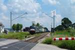 ES64 U2-062 mit Containerzug bei Bruckberg nach Mnchen.