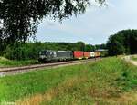 X4E 602 mit einem Containerzug aus Regensburg Ost bei Sinsgrün gen Norden.