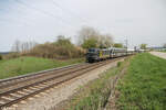 X4E 875 alias 193 875 ex  Connection Europe  mit einem Autotransportzug BMW bei Pölling in der Kurve. 07.04.24