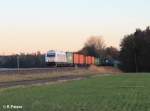 223 143 zieht bei Oberteich den Containerzug Wiesau - Hof.