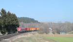 270082 mit dem Containerzug Hamburg - Wiesau bei Lengenfeld.